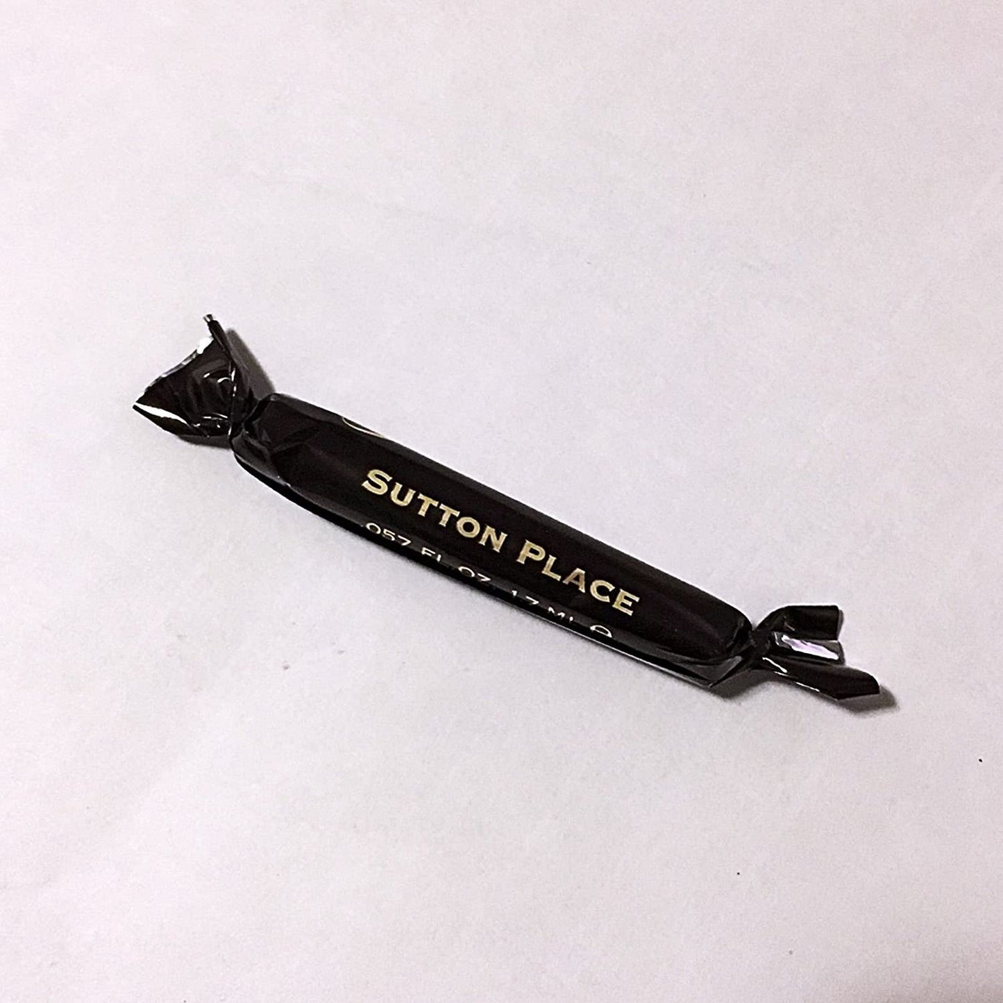 Bond No 9 Sutton Place 1.7 ML 0.057 fl. o.z. virallinen hajuvesinäyte, Bond No 9 Sutton Place 1.7 ML 0.057 fl. o.z. oficjalna próbka perfum, Bond No 9 Sutton Place 1.7 ML 0.057 fl. o.z. officiellt parfymprov, Bond No 9 Sutton Place 1.7 ML 0.057 fl. o.z. officiel parfumeprøve, Bond No 9 Sutton Place 1.7 ML 0.057 fl. o.z. официална парфюмна проба, Bond No 9 Sutton Place 1.7 ML 0.057 fl. o.z. hivatalos parfüm minta