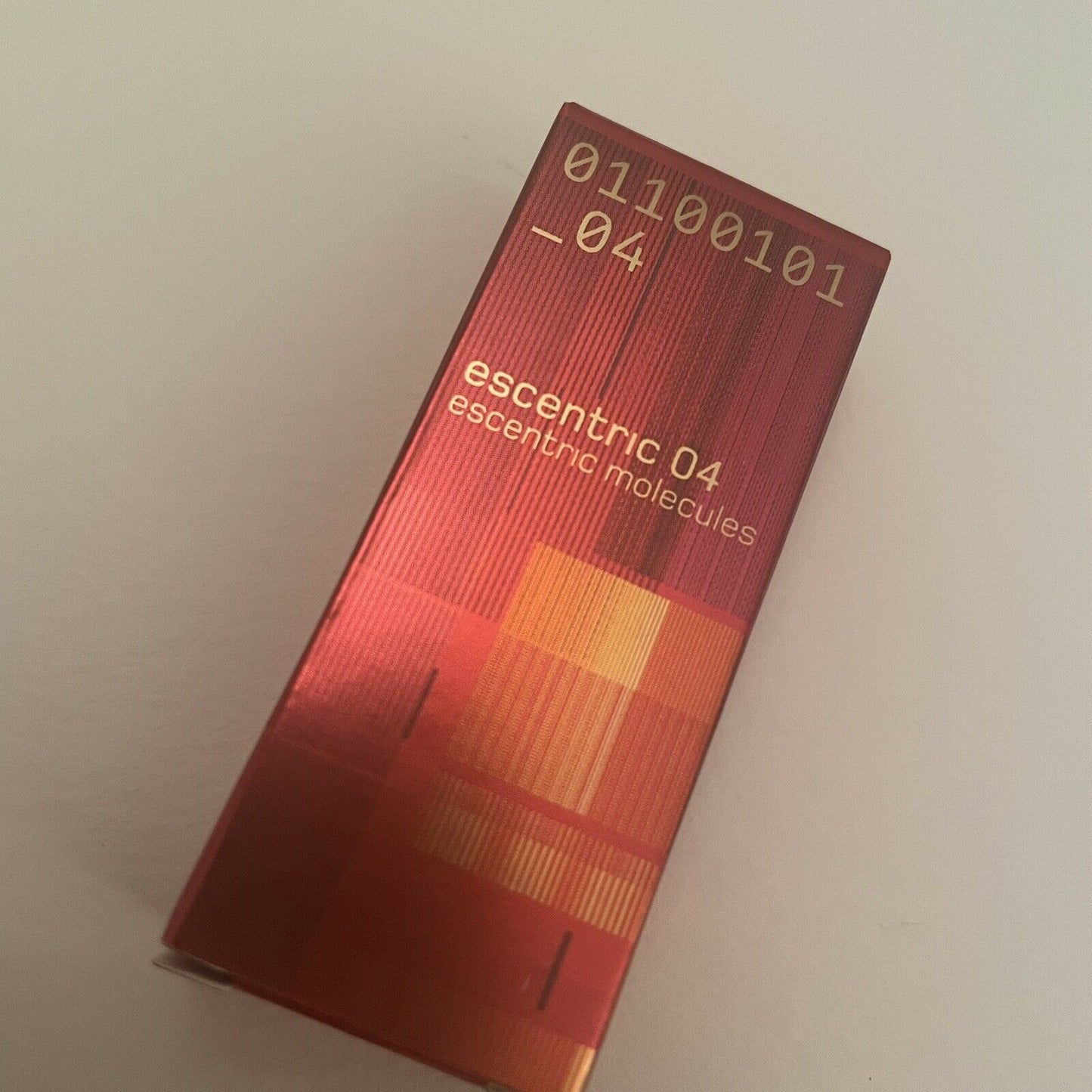 Escentric Molecules Escentric 04 2ml 0.07 fl. oz. hivatalos parfüm minta, Escentric Molecules Escentric 04 2ml 0.07 fl. oz. amostra oficial de perfume, Escentric Molecules Escentric 04 2ml 0.07 fl. oz. 官方香水样品, Mostră oficială de parfum Escentric Molecules Escentric 04 2ml 0.07 fl. oz., Escentric Molecules Escentric 04 2ml 0.07 fl. oz. oficiální vzorek parfému, Escentric Molecules Escentric 04 2ml 0.07 fl. oz. επίσημο δείγμα αρώματος,